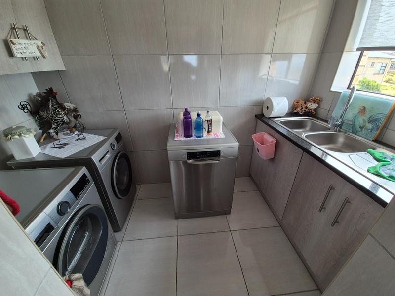 To Let 3 Bedroom Property for Rent in Blue Ridge Western Cape